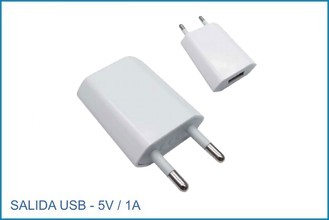 Adaptador Cargador USB universal . Blanco
